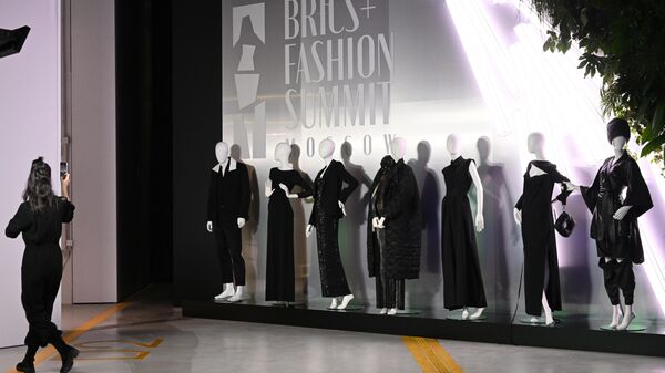 Модный показ в рамках Международного форума BRICS + Fashion Summit 