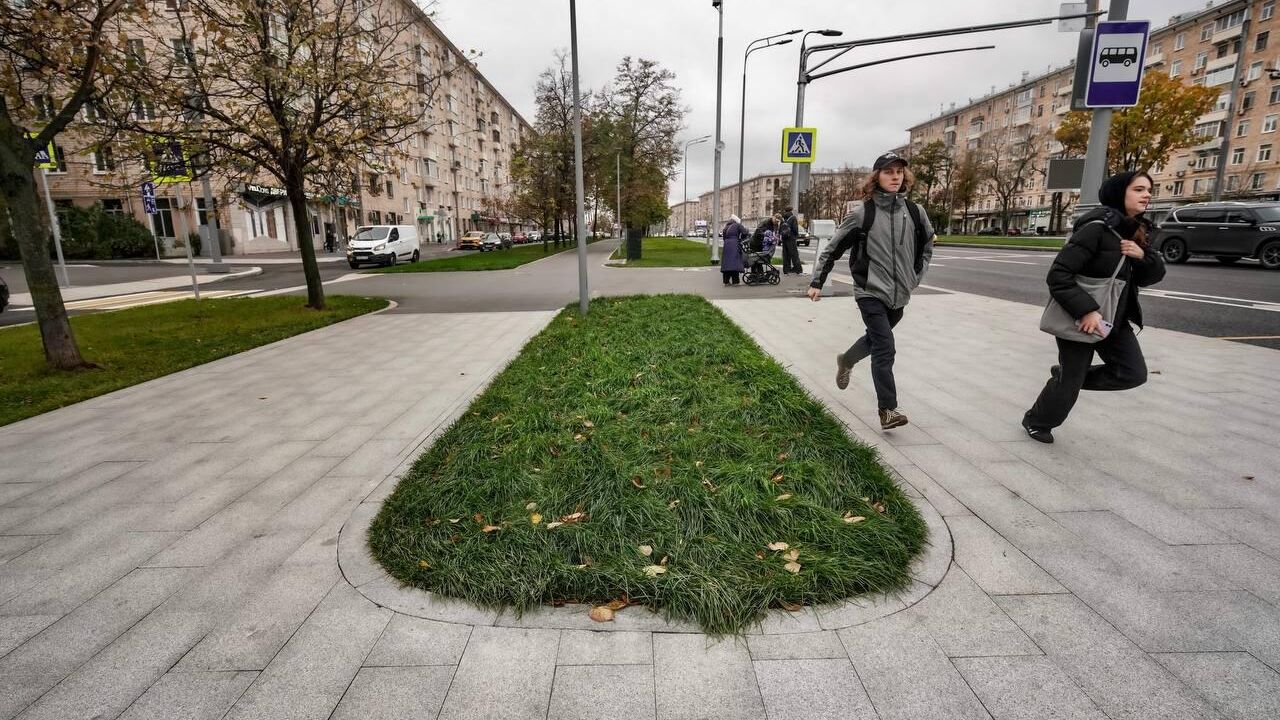 Участок Ленинского проспекта Москвы, на котором завершено благоустройство - РИА Новости, 1920, 30.11.2023