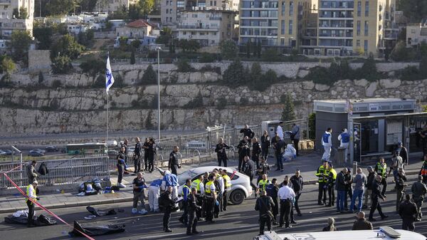 Место теракта на автобусной остановке в Иерусалиме. 30 ноября 2023