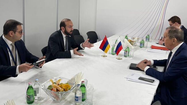 Встреча глав МИД России и Армении в Скопье