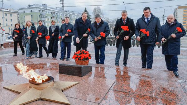 Возложение цветов к Вечному огню на площади Героев в Липецке делегацией Республики Беларусь