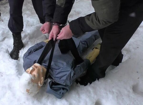 Незнамов показывает, как убивал одну из жертв