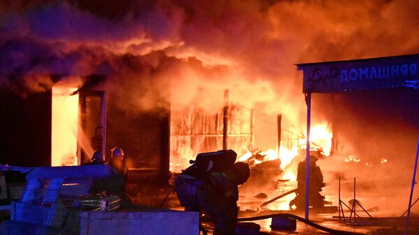 Пожар на вещевом рынке в Ростовской области. 1 декабря 2023