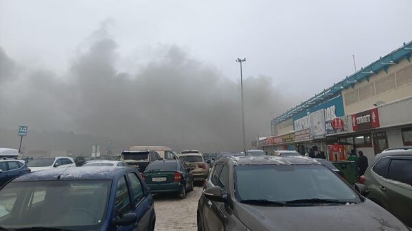 Дым на рынке Садовод в Москве