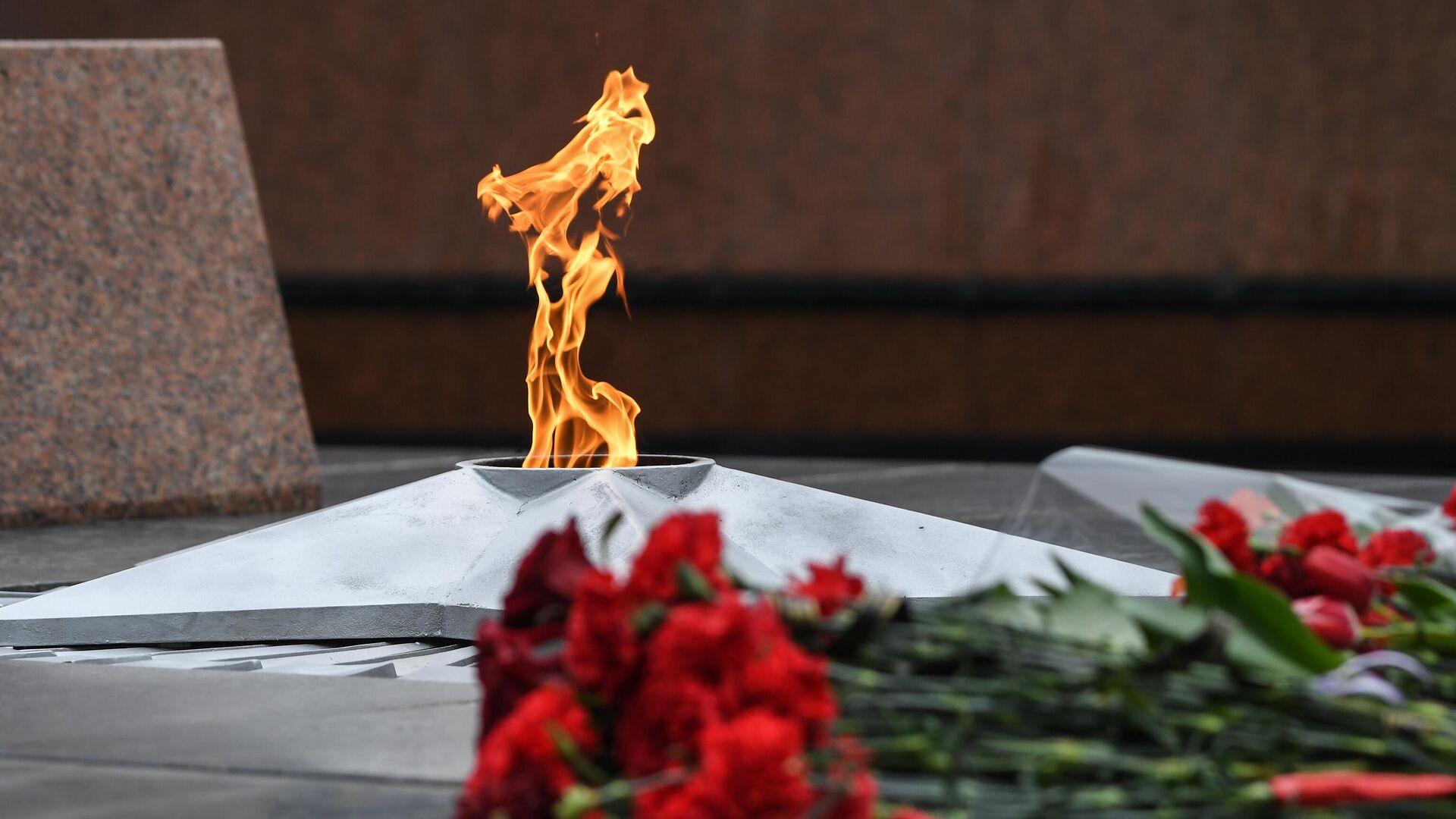 Вечный огонь на могиле Неизвестного солдата - РИА Новости, 1920, 21.06.2024