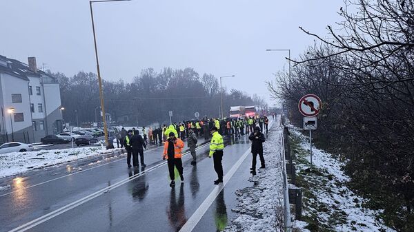 Союз автоперевозчиков Словакии заблокировал движение через контрольно-пропускной пункт на границе с Украиной