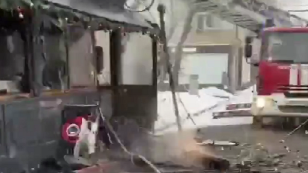 Тушение пожара в районе Алексеевский в Москве. Стоп-кадр видео