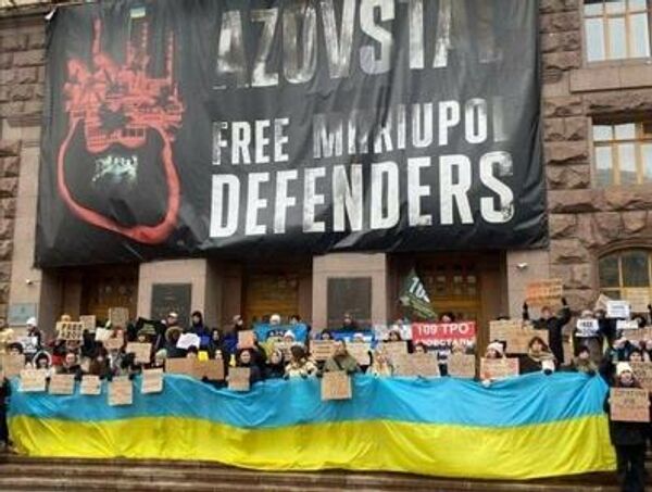 Митингующие в Киеве требуют вернуть с фронта мобилизованных в начале конфликта Митингующие в Киеве требуют вернуть с фронта мобилизованных в начале конфликта