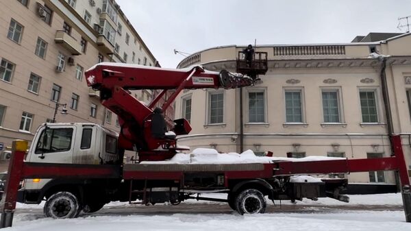Работа городских служб Москвы в условиях сильного снегопада