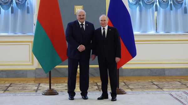Президент РФ Владимир Путин и президент Республики Беларусь Александр Лукашенко перед началом заседания Высшего государственного совета (ВГС) Союзного государства в Москве