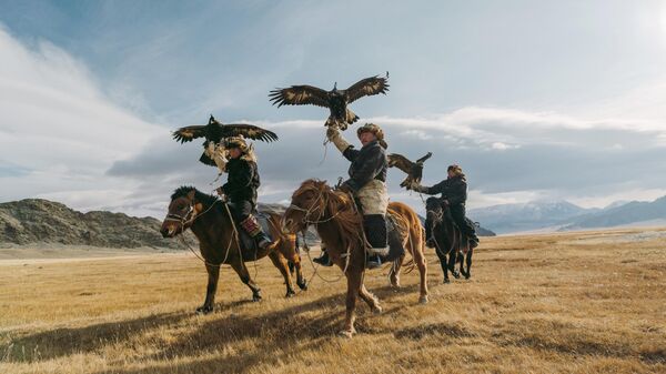 Охотники с орлами в Монголии