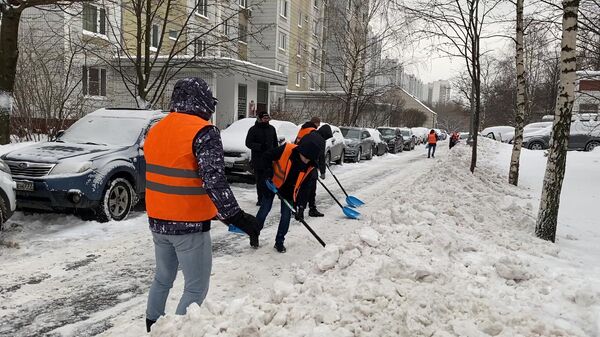 Уборка московских улиц от снега