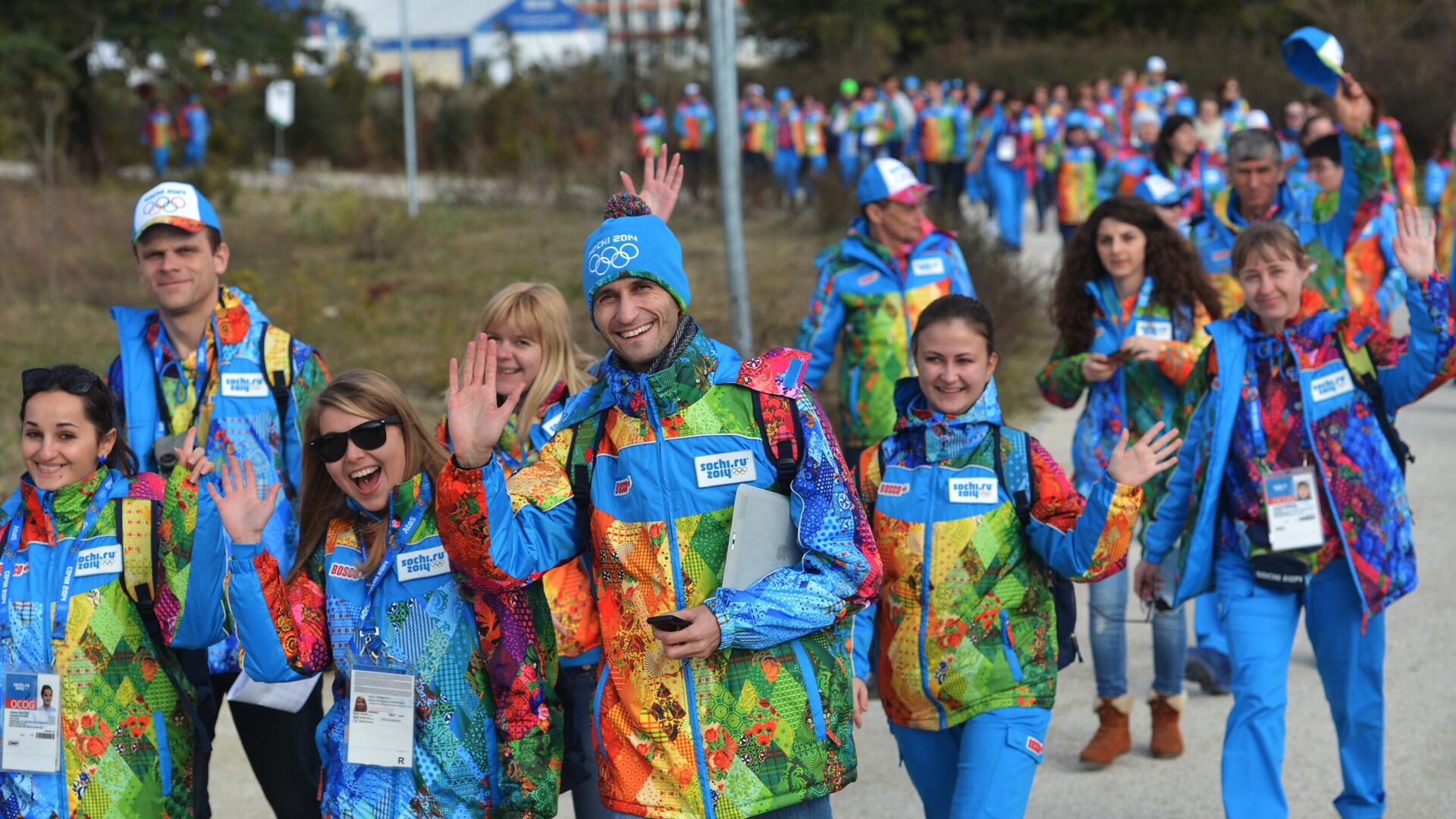 Волонтеры в прибрежной Олимпийской деревне в Сочи - РИА Новости, 1920, 05.12.2023