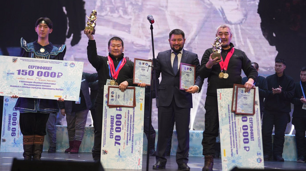Победители международного конкурса ледовых и снежных скульптур в Якутске. 4 декабря 2023