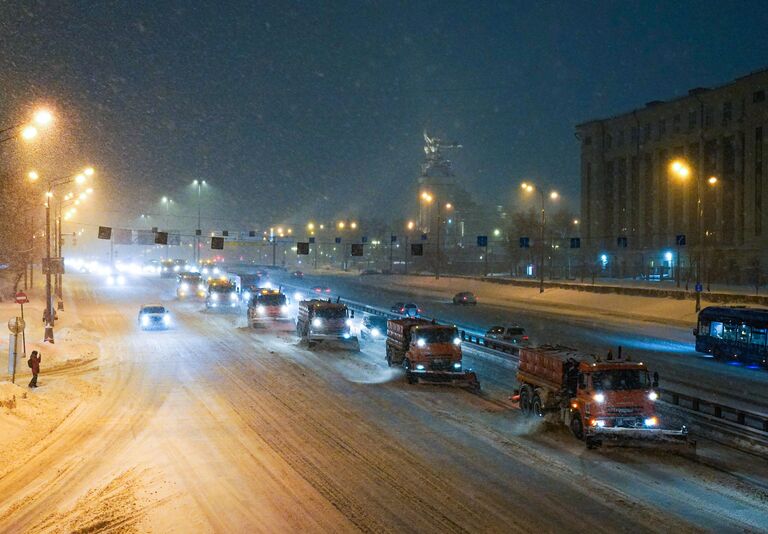 Уборка снега в Москве