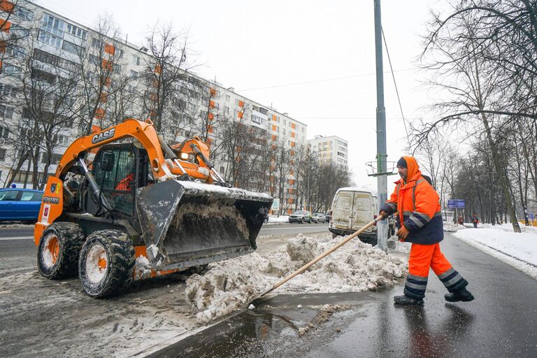 Уборка снега в Москве