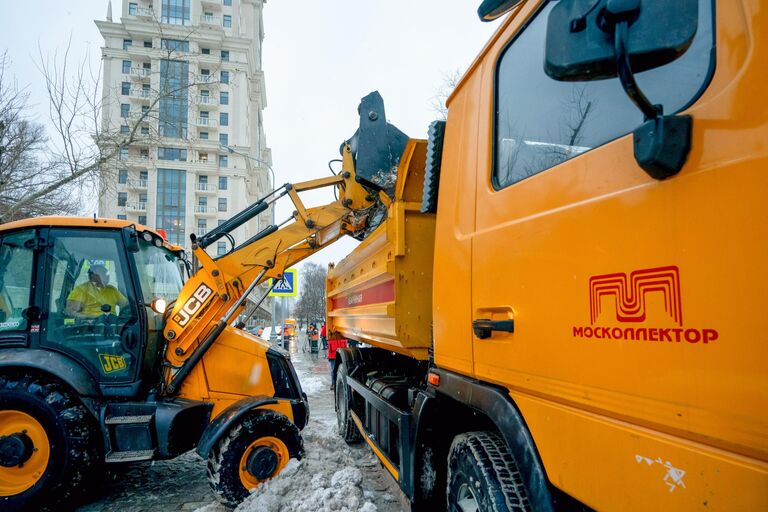 Уборка снега в Москве