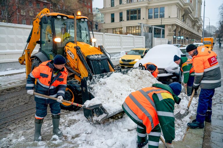 Уборка снега в Москве