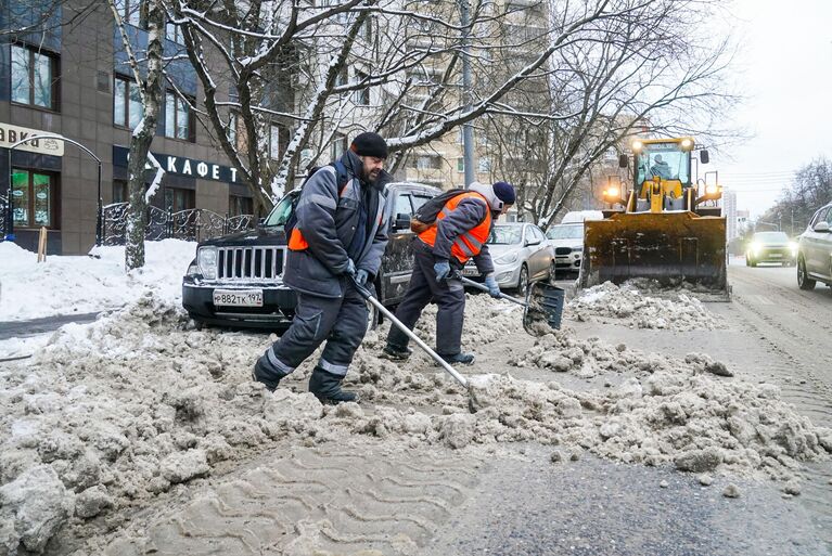 Уборка снега в Москве