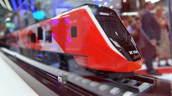 Макет российского электропоезда серии ЭС104 на международной промышленной выставке Иннопром-2023 в Екатеринбурге