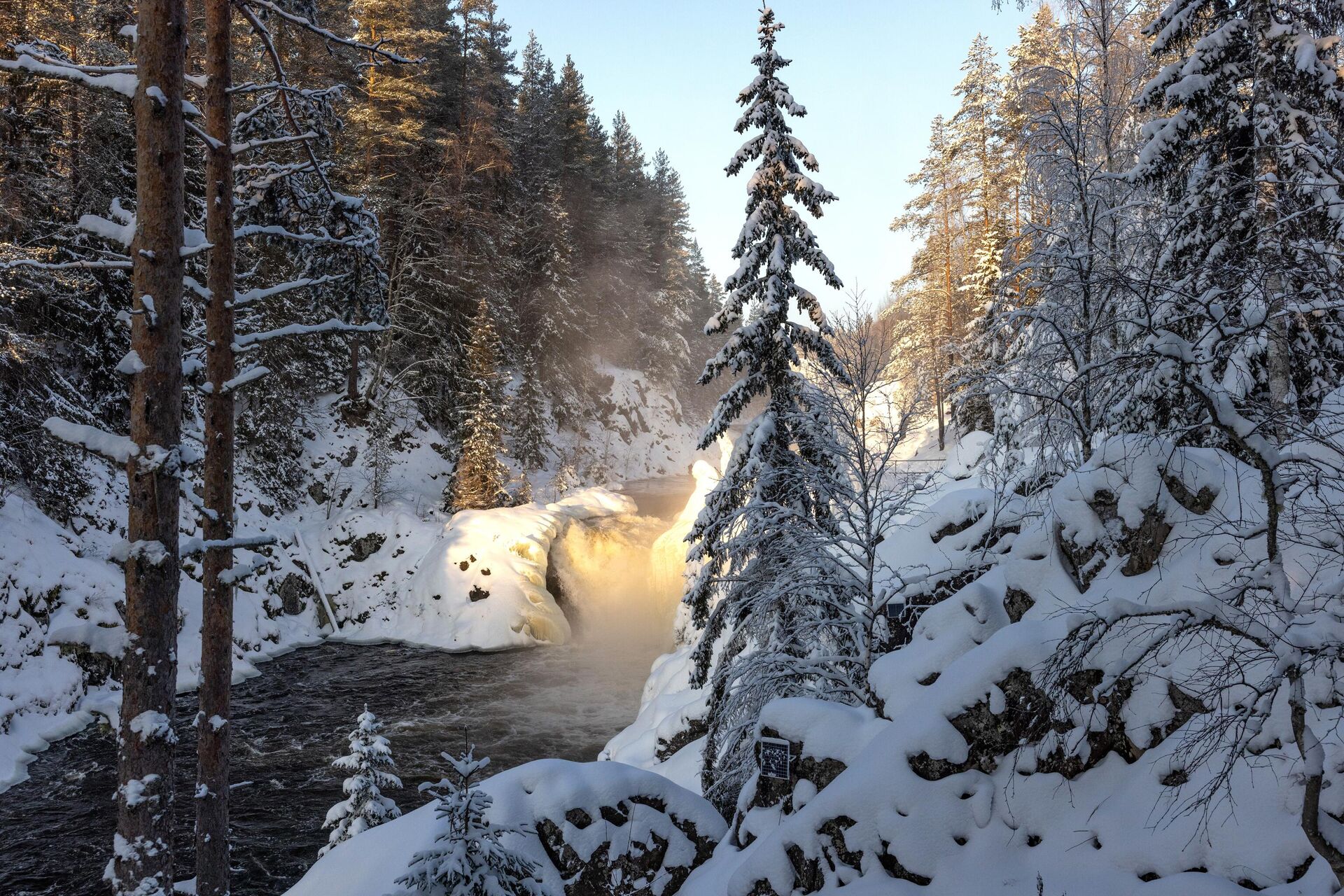Водопад Кивач не реке Суна в Государственном природном заповеднике Кивач в Карелии - РИА Новости, 1920, 04.12.2023