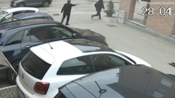 Марио Роджеро преследует грабителей после нападения