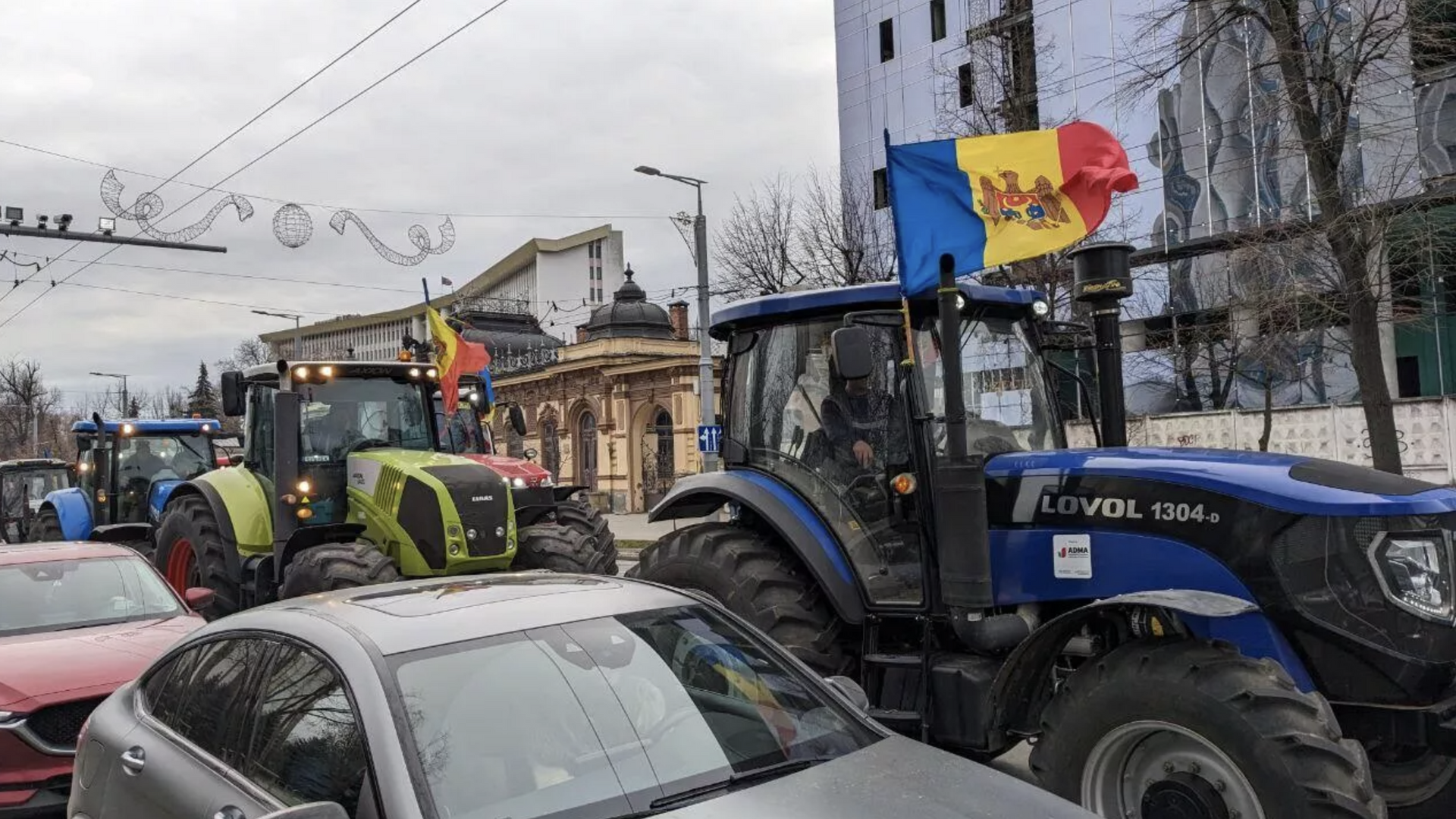 Колонна тракторов на центральных улицах Кишинева. 5 декабря 2023 - РИА Новости, 1920, 05.12.2023