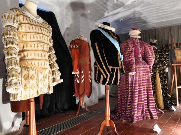 Экспонаты на выставке Театр. Художник. Костюм в Доме-музее Константина Станиславского в Москве Экспонаты на выставке Театр. Художник. Костюм в Доме-музее Константина Станиславского в Москве