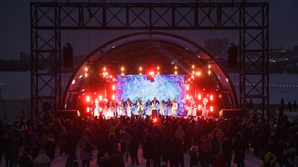Участники церемонии передачи Снежинки - символа Новогодней столицы Суздалю, который станет Новогодней столицей страны 2023-2024 года