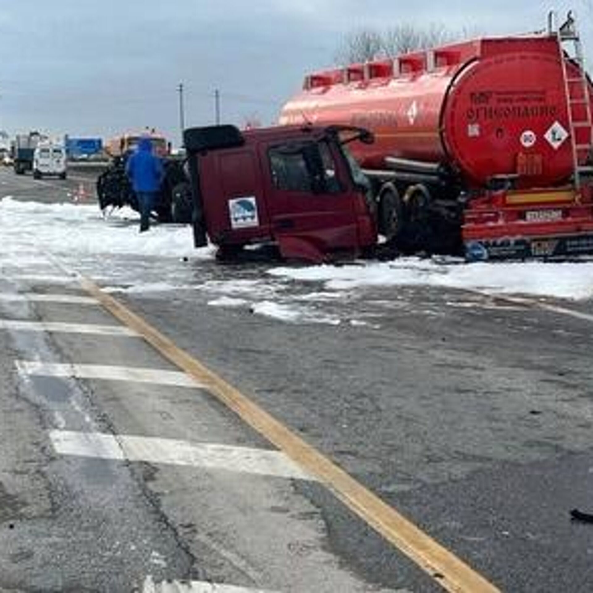 На Кубани завели дело после гибели людей в ДТП с маршруткой и бензовозом -  РИА Новости, 06.12.2023