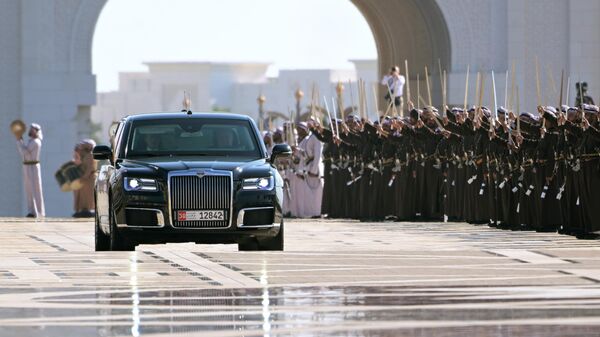 Кортеж президента РФ Владимир Путина прибыл во дворец Каср Аль-Ватан в Абу-Даби в рамках визита российского президента в ОАЭ