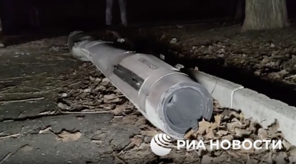 Ракета HARM, упавшая на детской площадке в центре Донецка Ракета HARM, упавшая на детской площадке в центре Донецка