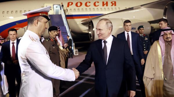 Президент РФ Владимир Путин в аэропорту Эр-Рияда