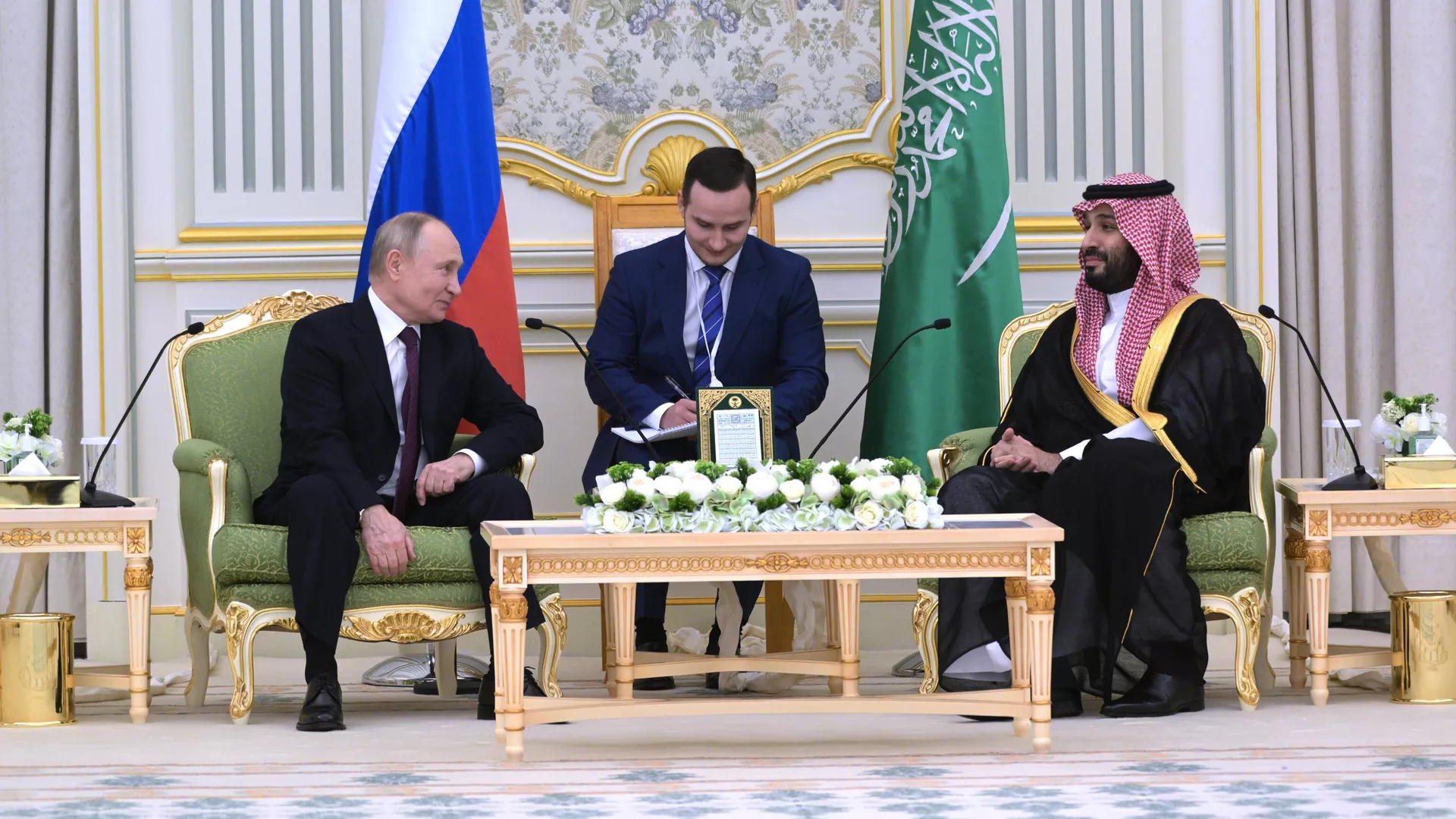 Владимир Путин и наследный принц, председатель Совета министров Саудовской Аравии Мухаммед бен Сальман Аль Сауд - РИА Новости, 1920, 07.12.2023