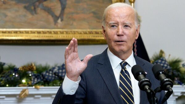 Президент США Джо Байден выступает с заявлением по Украине в Белом доме