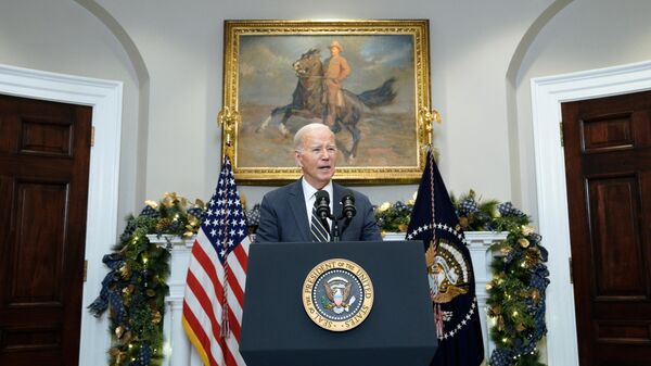 Президент США Джо Байден выступает с заявлением по Украине в Белом доме