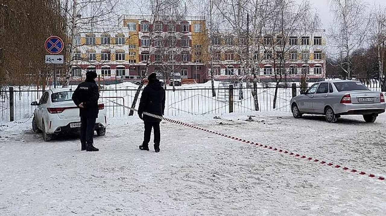 жесткий порно одна девушка и двое парней фото 99