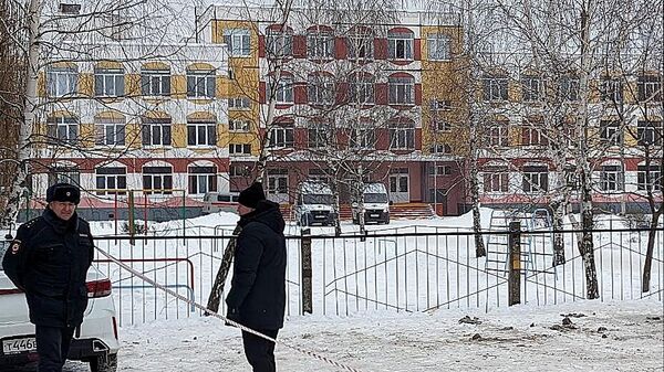 Двоих пострадавших при стрельбе в брянской школе доставят в Москву