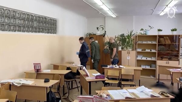 Следственные действия на месте стрельбы в гимназии №5 в Брянске