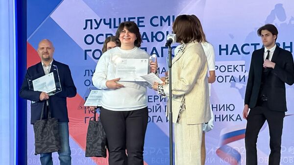 Вручение премии ПРО Образование – 2023 руководителю проекта Социальный навигатор Наталье Тюриной