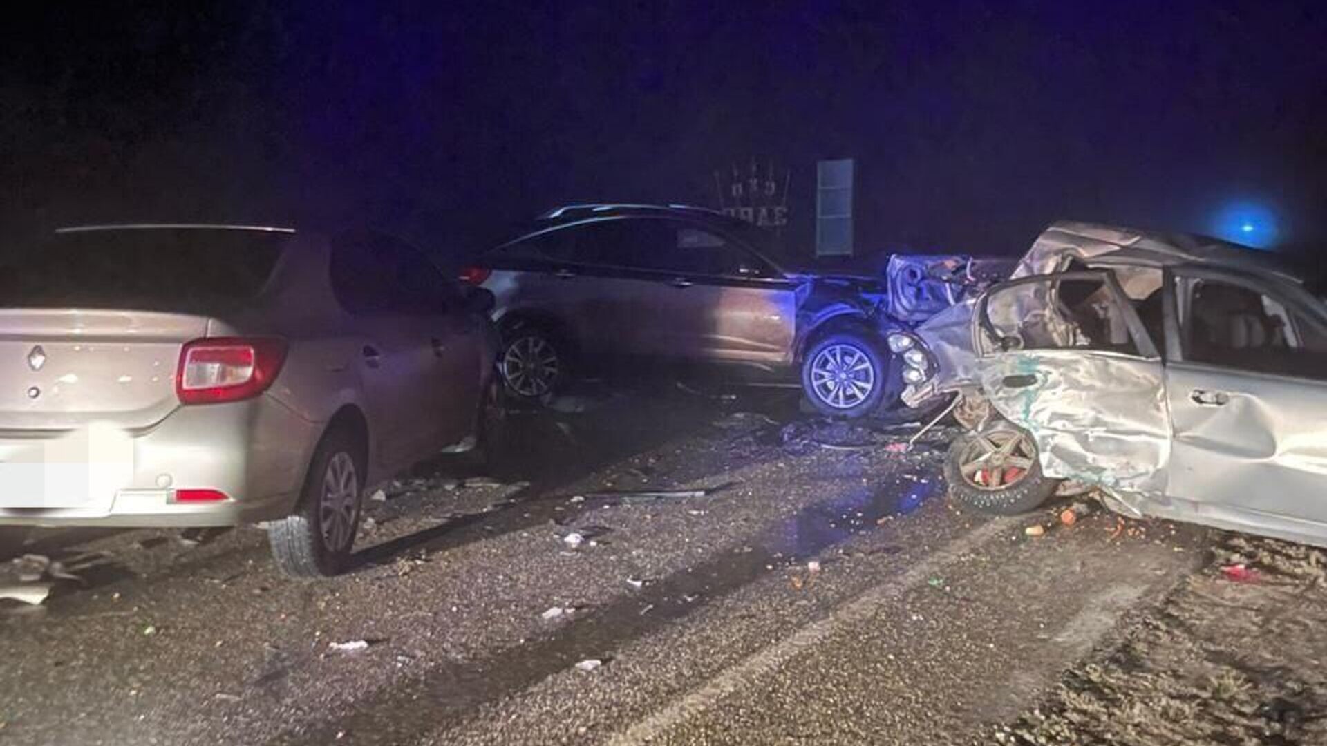 Место ДТП с участием четырех автомобилей в Петровском округе Ставропольского края. 7 декабря 2023 - РИА Новости, 1920, 07.12.2023