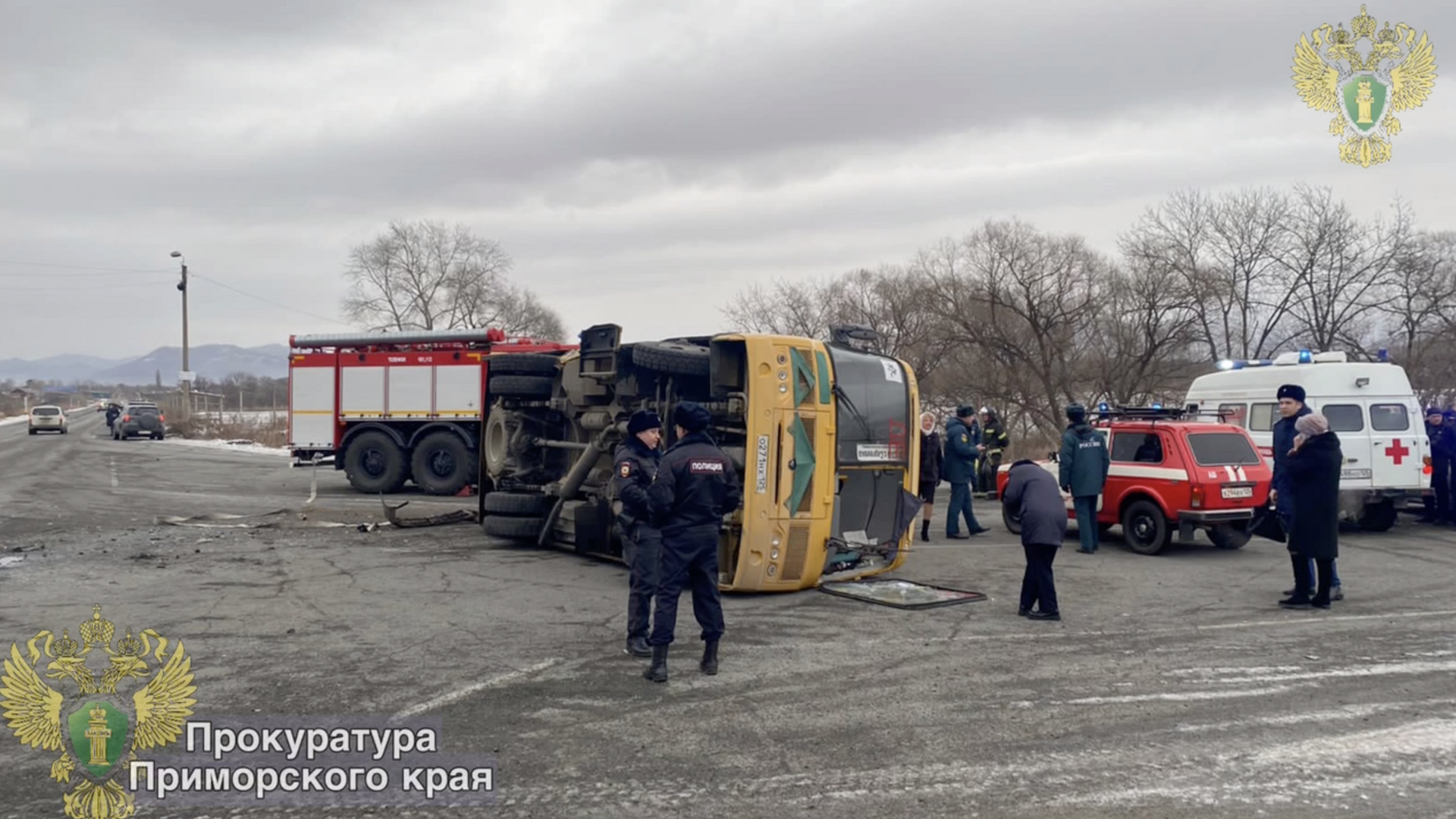 Место ДТП с участием школьного автобуса в Приморском крае. 8 декабря 2023 - РИА Новости, 1920, 08.12.2023