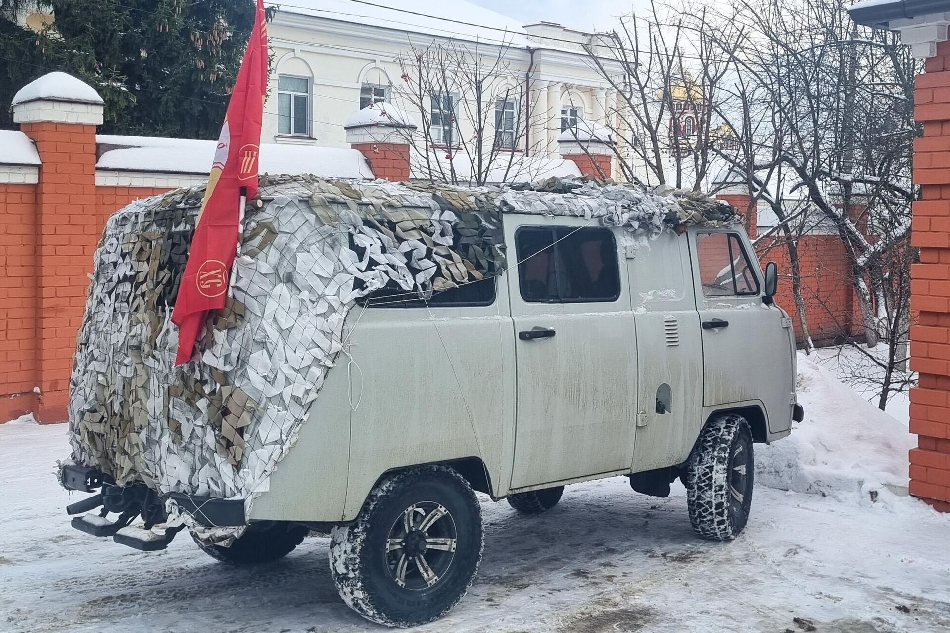 Орловская епархия передала разведчикам СВО микроавтобус для выполнения боевых задач - РИА Новости, 1920, 08.12.2023