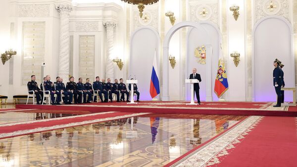 Президент РФ Владимир Путин на церемонии вручения медалей Золотая Звезда в Кремле 