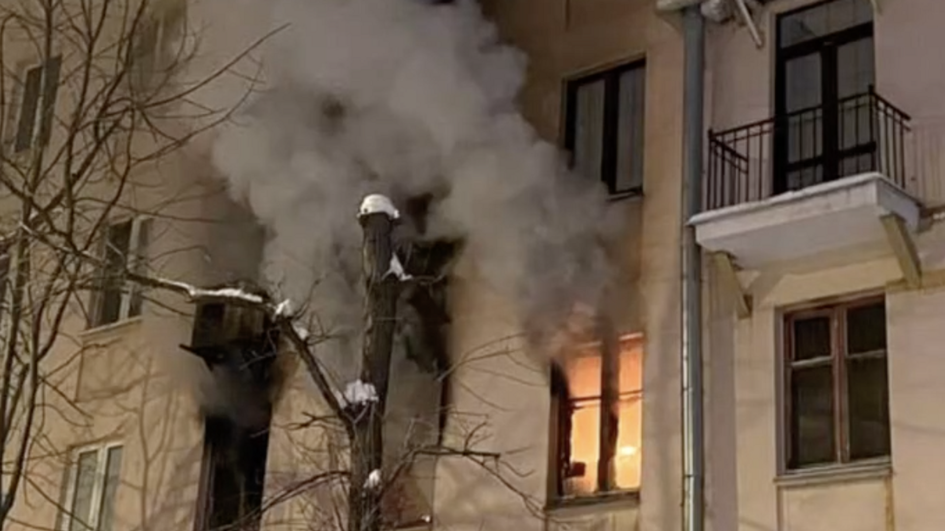Пожар в многоэтажном жилом доме на севере Москвы. 8 декабря 2023 - РИА Новости, 1920, 08.12.2023
