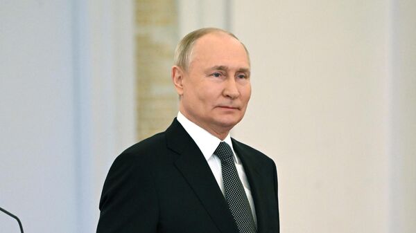 Президент РФ Владимир Путин на церемонии вручения медалей Золотая Звезда в Кремле