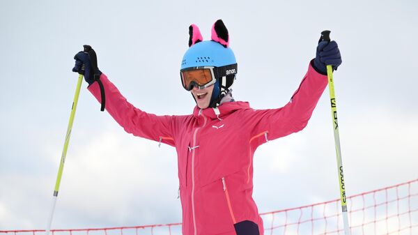 Девушка на горнолыжном курорте Красная Поляна в Сочи