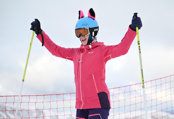 Девушка на горнолыжном курорте Красная Поляна в Сочи