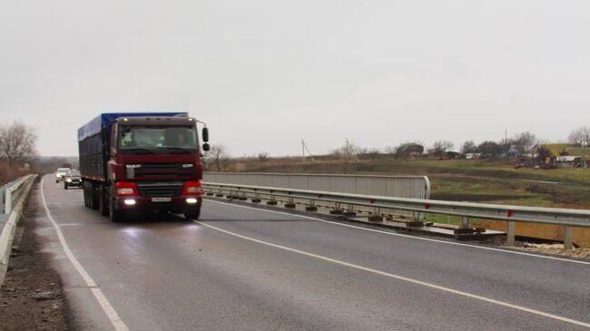 В Запорожской области запустили движение по двухполосному мосту, который входит в состав сухопутного маршрута из Ростовской области в Крым