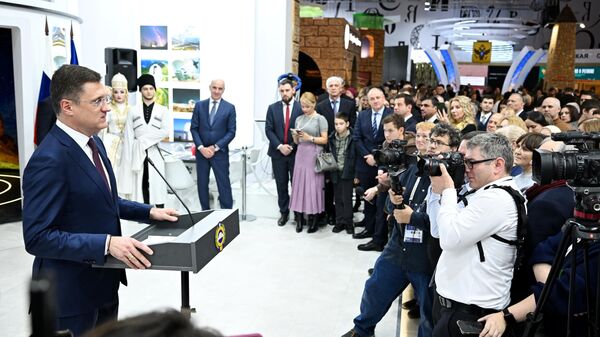 Зампред правительства РФ Александр Новак во время посещения Дня Карачаево-Черкесской Республики на Международной выставке-форуме Россия 